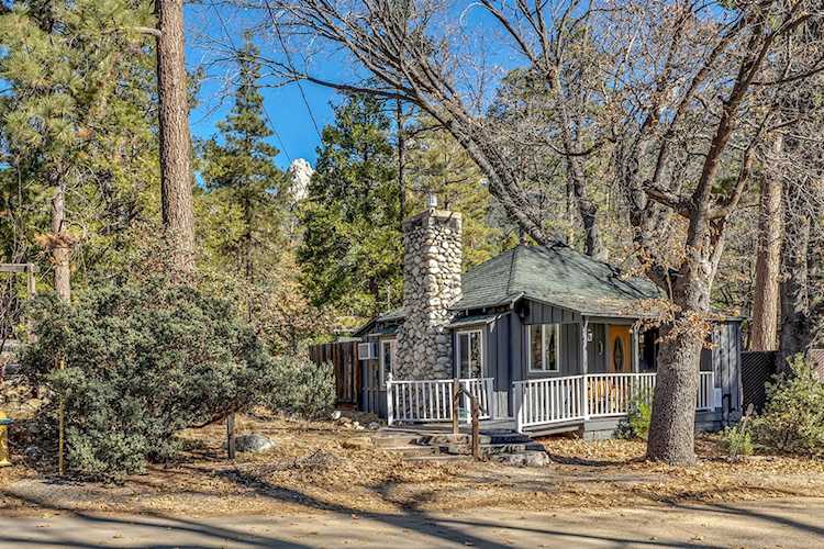 25740 Fir St, Idyllwild, CA 92549