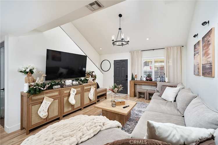 435 W 9th St #A6, Upland, CA 91786