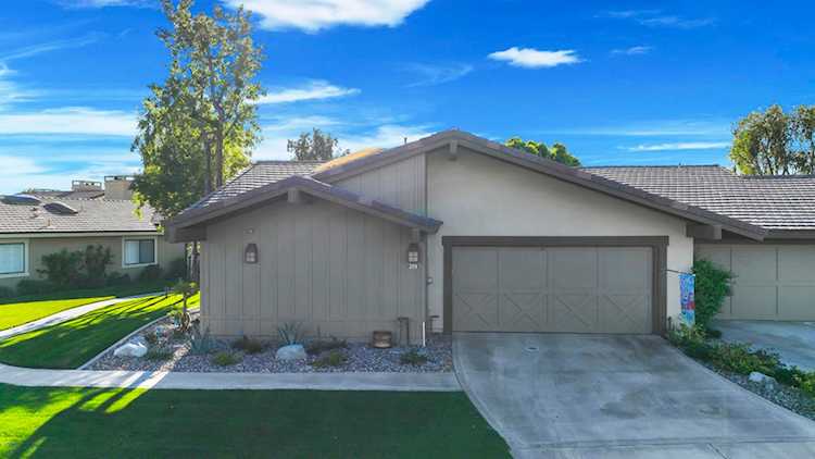 209 Bouquet Canyon Dr, Palm Desert, CA 92211