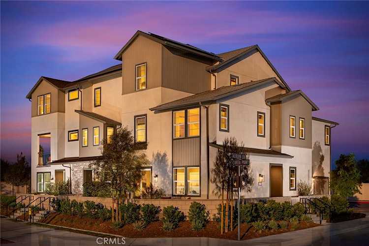 12869 Auburn Dr, Eastvale, CA 92880