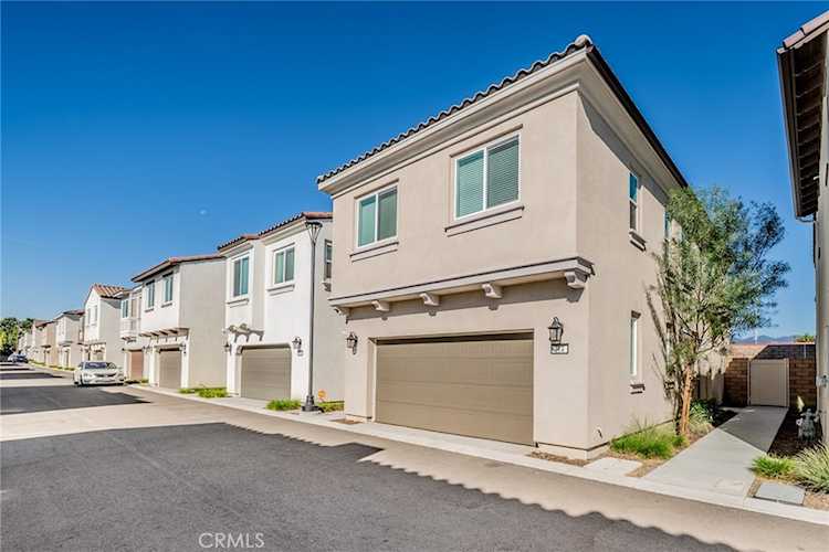 214 Bonita Ln, Rialto, CA 92376