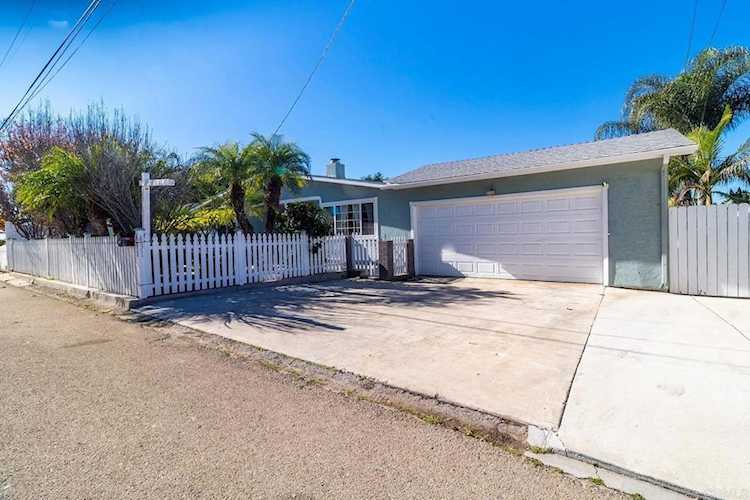 431 Debby St, Fallbrook, CA 92028