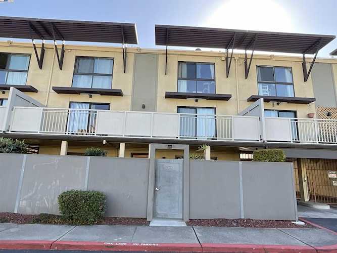 1102 Admiralty Ln, Foster City, CA 94404