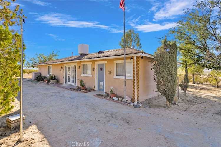 38744 East End Rd, Lucerne Valley, CA 92356