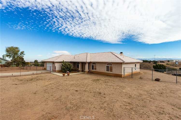 8605 Cantel Ct, Oak Hills, CA 92344