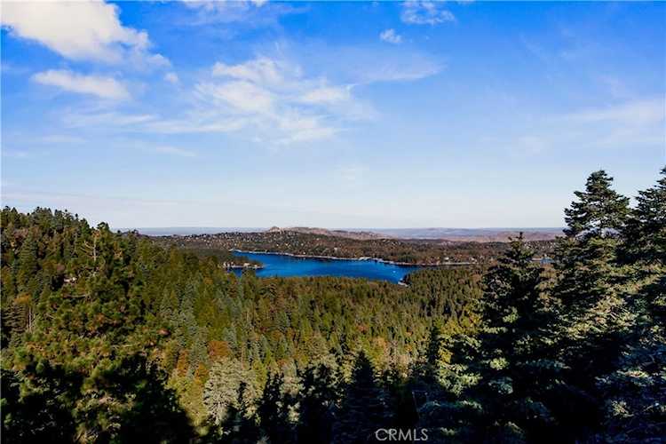813 Greenbriar Dr, Lake Arrowhead, CA 92385