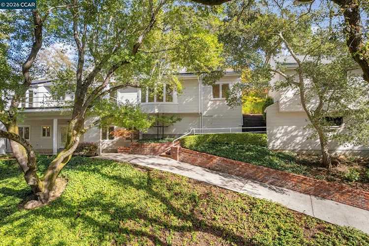 11 El Caminito, Orinda, CA 94563