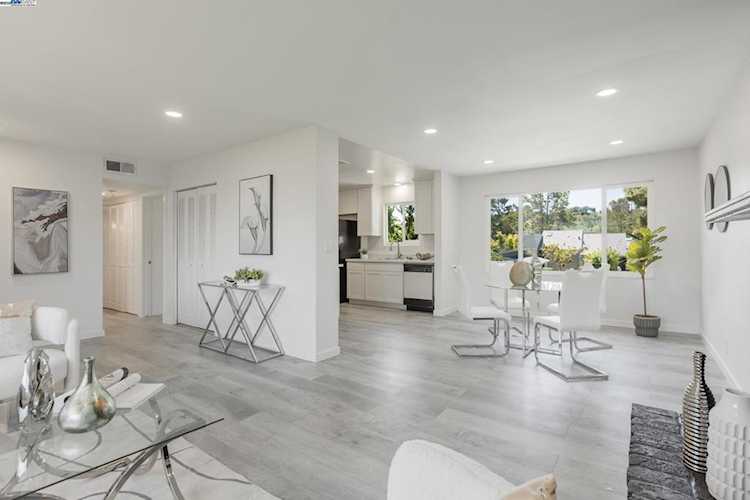 1965 Ascot Dr #6, Moraga, CA 94556