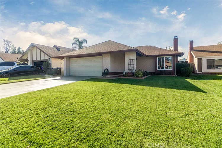 2074 Valleywood St, Colton, CA 92324