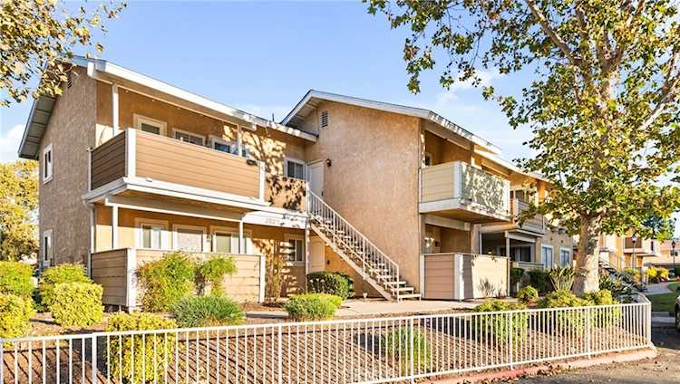 3627 Oak Creek Dr #F, Ontario, CA 91761