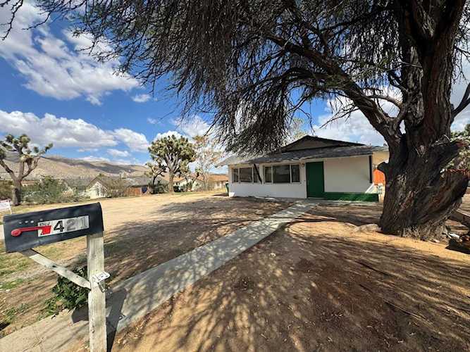 7421 Bannock Trl, Yucca Valley, CA 92284