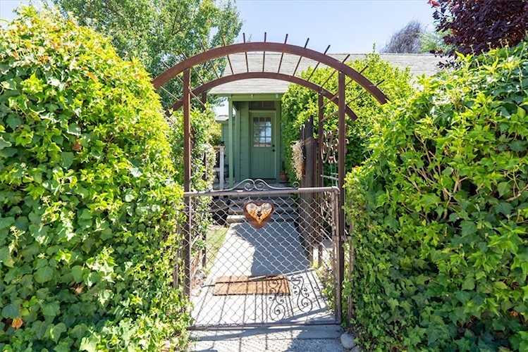 647 Vine St, Paso Robles, CA 93446