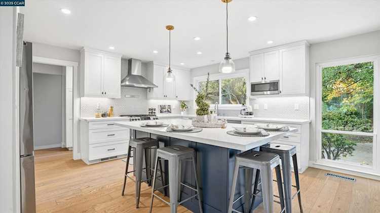 235 Appalachian Dr, Martinez, CA 94553