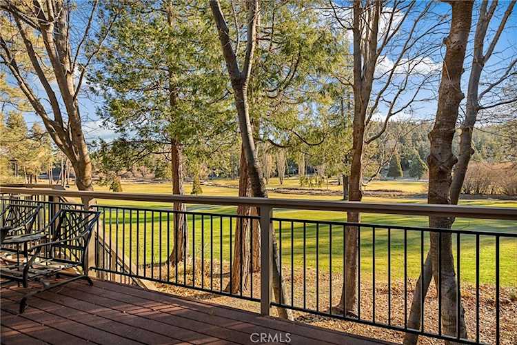 435 Riviera Dr, Lake Arrowhead, CA 92352