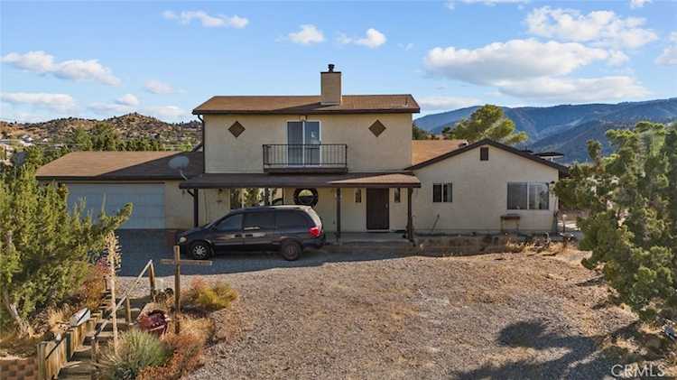 8676 Sky Line Dr, Pinon Hills, CA 92372