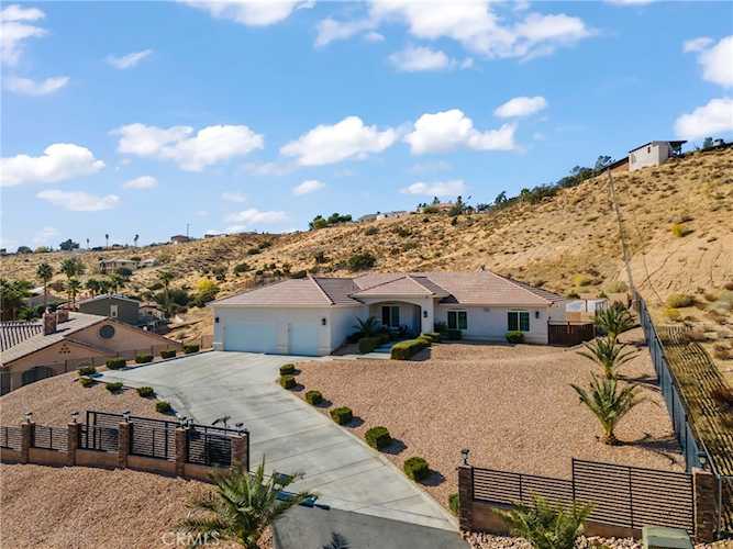 7590 Arrowhead Lake Rd, Hesperia, CA 92345