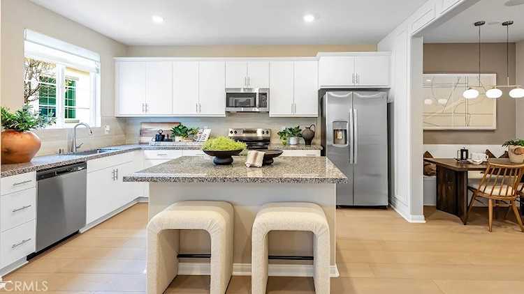 1688 Phantom Ln, Rialto, CA 92376