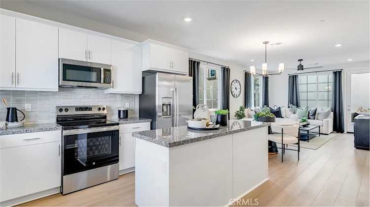 1210 Yeager Ave, Rialto, CA 92376