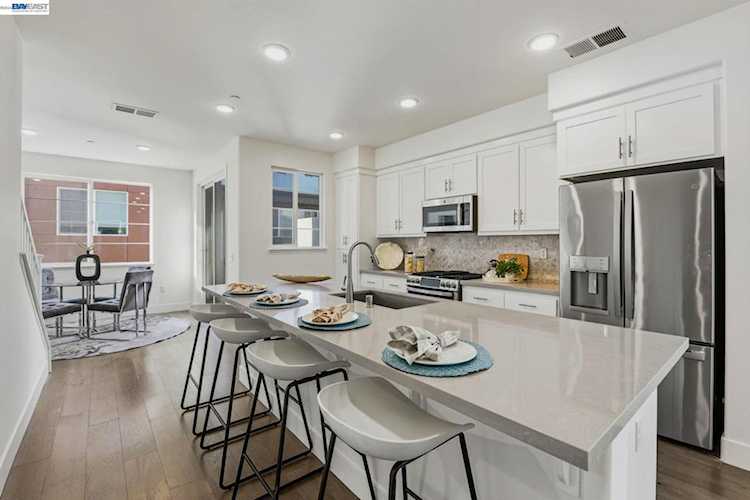 29322 Hub Ln, Hayward, CA 94544