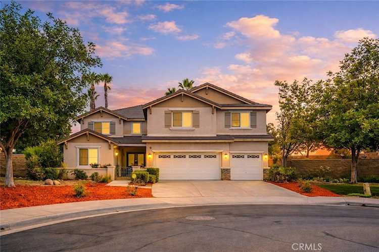 6800 Knightsbridge Ct, Eastvale, CA 92880