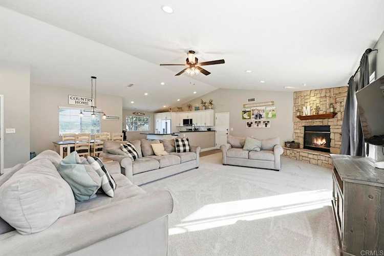 13638 W Oak Glen Rd, Valley Center, CA 92082