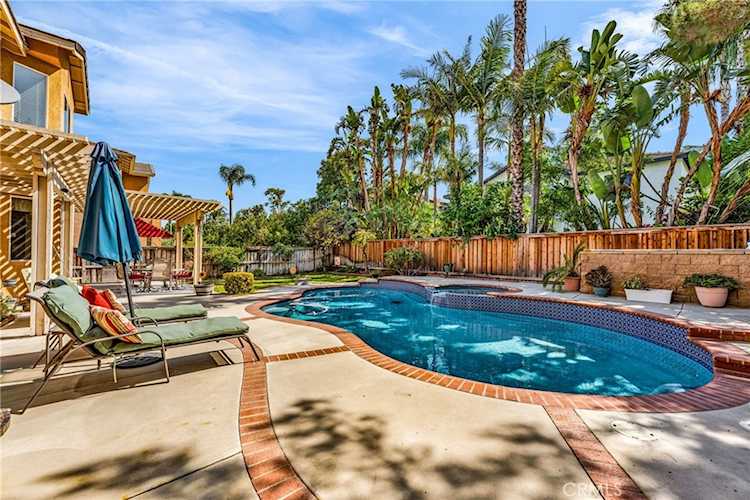 6874 Raspberry Ct, Eastvale, CA 92880