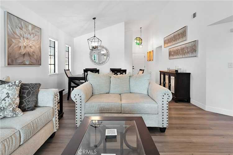 11722 Oak St, Apple Valley, CA 92308