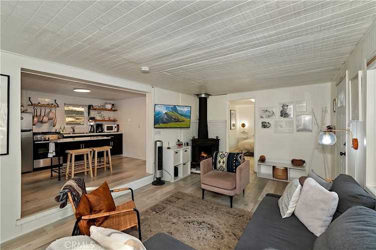 33353 Yukon Dr, Green Valley Lake, CA 92341