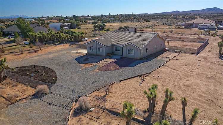 8855 Smith Rd, Phelan, CA 92371