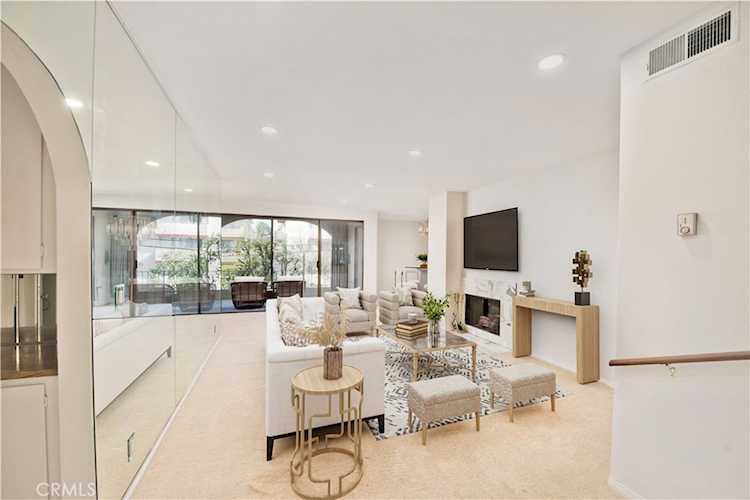 5340 Yarmouth #205, Encino, CA 91316