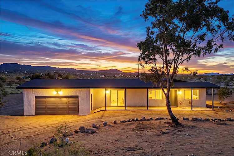 2670 N Sage Ave, Landers, CA 92285