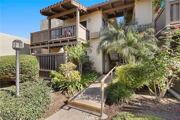 1345 Cabrillo Park Dr #Q02, Santa Ana, CA 92701