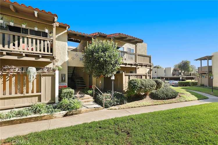 1345 Cabrillo Park #N04, Santa Ana, CA 92701