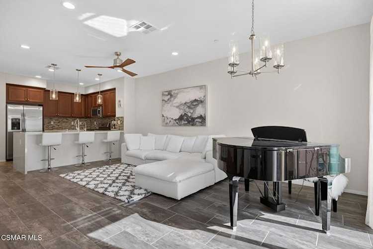 449 Pecana St, Camarillo, CA 93012