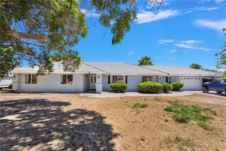 10325 Sheep Creek Rd, Phelan, CA 92371