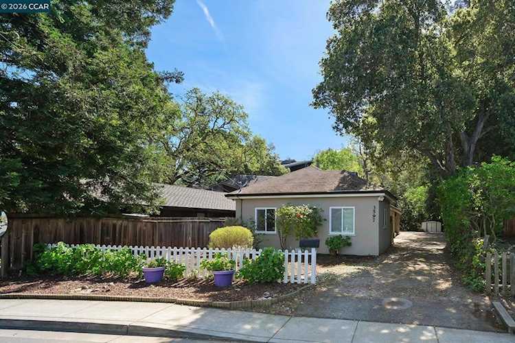 3597 Walnut St, Lafayette, CA 94549