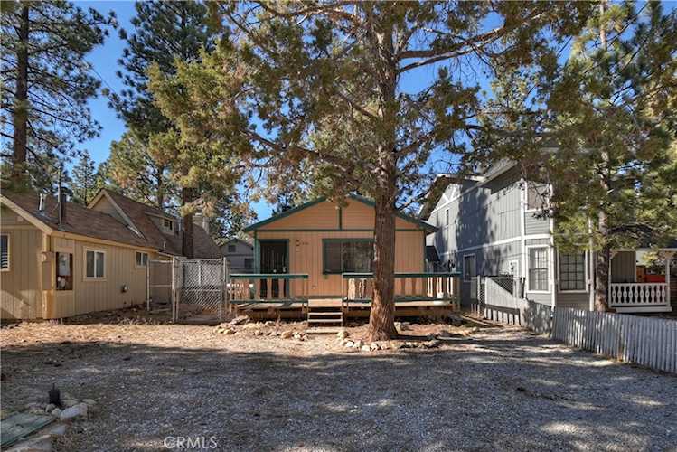 949 Pine Ln, Big Bear City, CA 92314