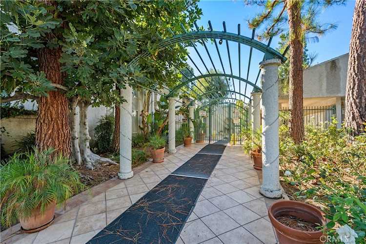 20134 Leadwell St. #218, Winnetka, CA 91306