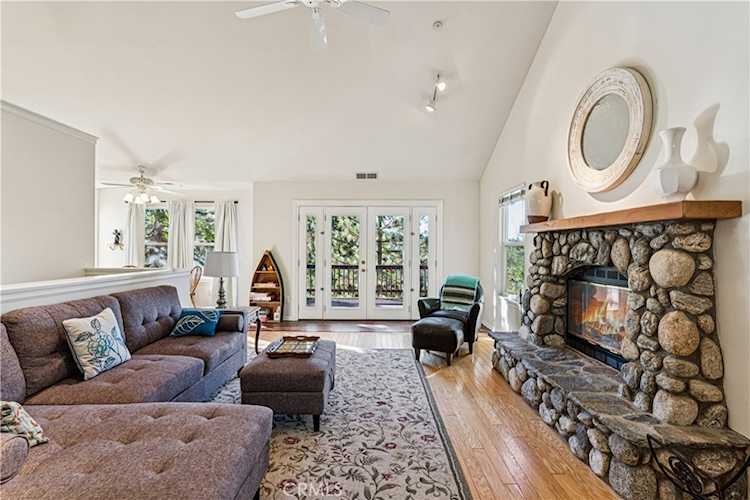 305 Summit Rd, Lake Arrowhead, CA 92352