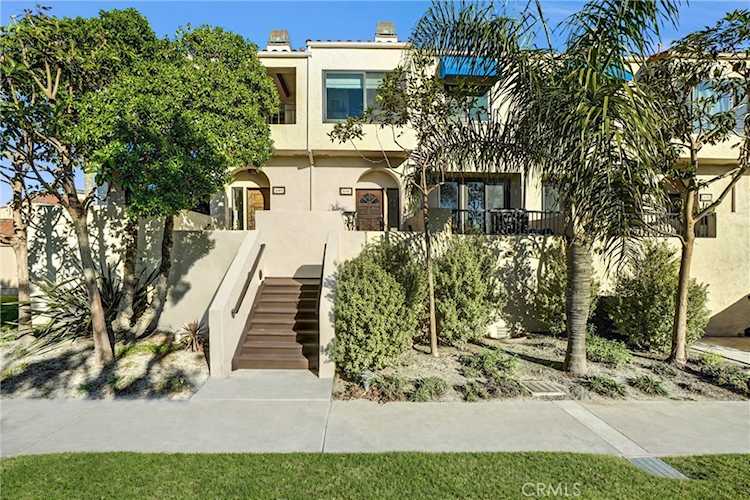 16501 Bordeaux Lane #211, Huntington Beach, CA 92649
