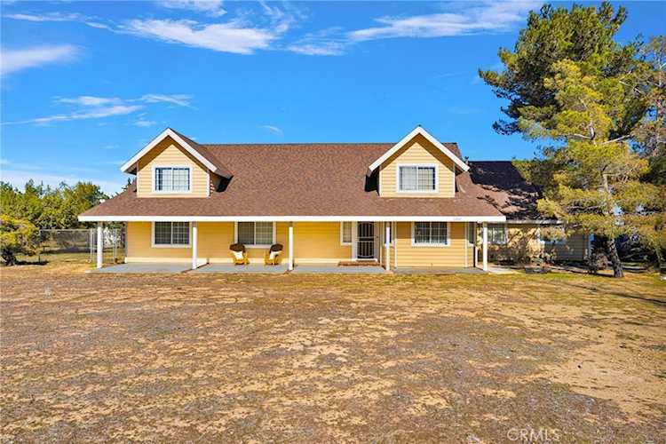 11062 Hollister Rd, Oak Hills, CA 92344