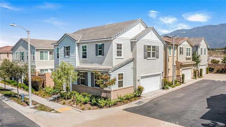 1633 Topeka, Upland, CA 91784