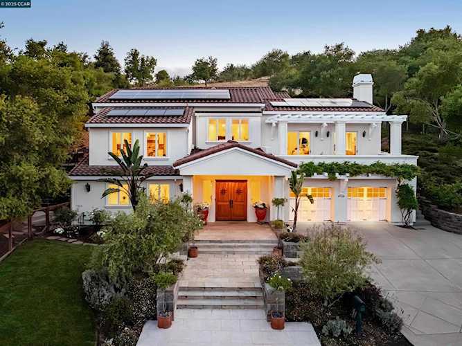 128 Oak Rd, Orinda, CA 94563-3348