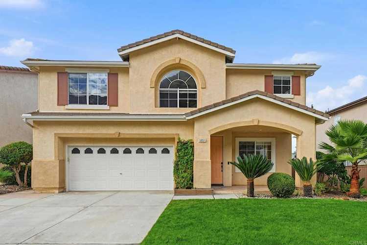 5051 Lake Circle Rd, Fallbrook, CA 92028