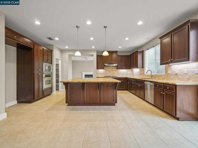 929 Painted Shore Court, Oakley, CA 94561-5710