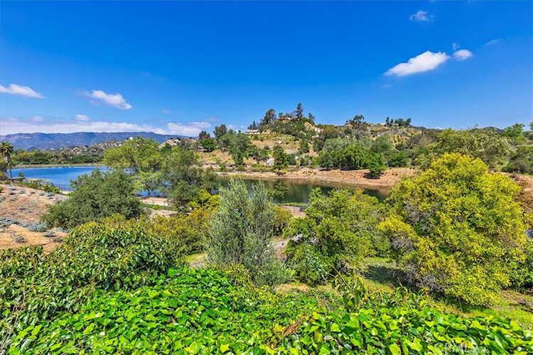 40057 S Shore Rd, Fallbrook, CA 92028