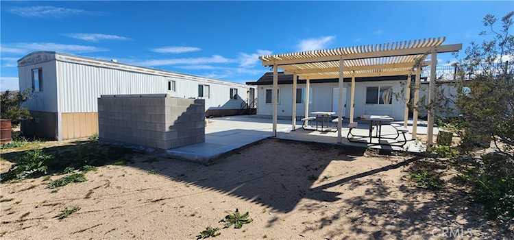 6042 Milne Rd, Landers, CA 92285