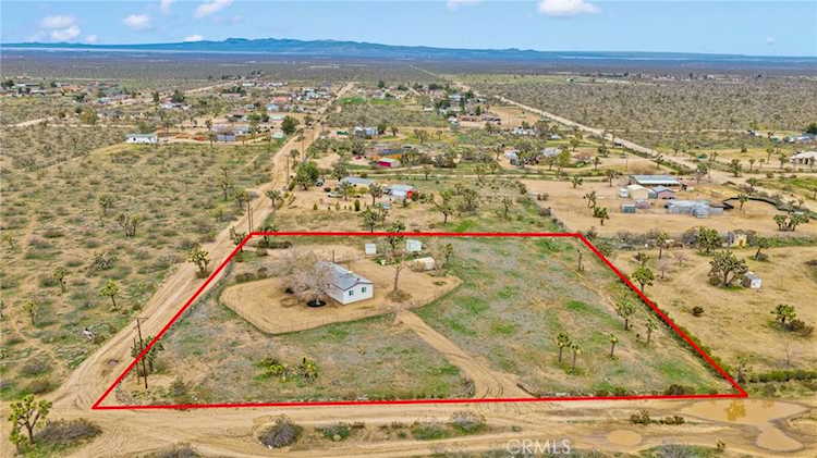 6450 Maricopa Rd, Phelan, CA 92371