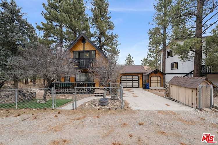 1044 G Ln, Big Bear City, CA 92314