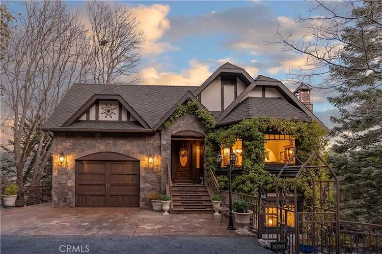 26335 Walnut Hills Dr, Lake Arrowhead, CA 92352